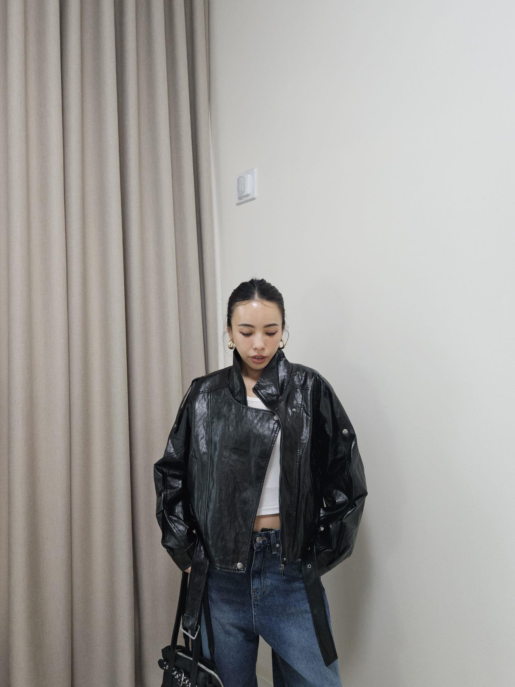 下擺扣帶亮面皮革外套